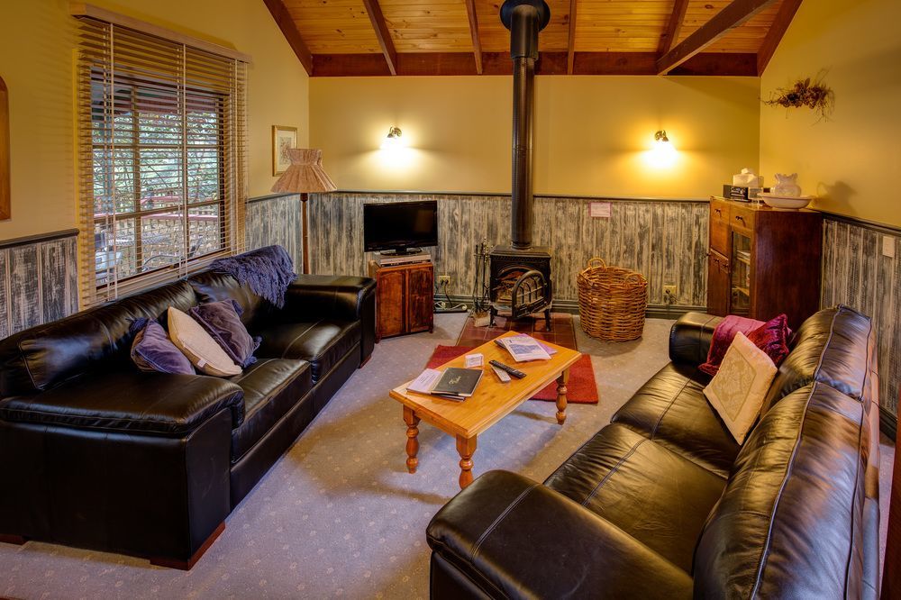 Trawool Shed Cottages, Cafe And Restaurant Farm stay *